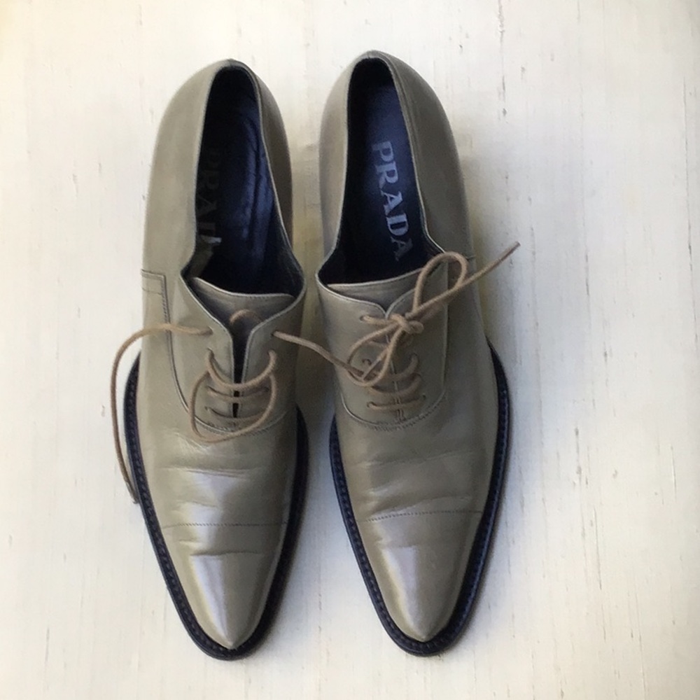 Prada women’s shoes in tan leather and stacked kitten heel